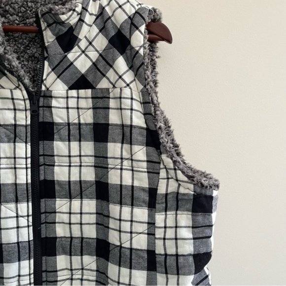 Maurice's Reversible Faux Fur Lined Full Zip Front Vest Size 2XL - Picture 4 of 11